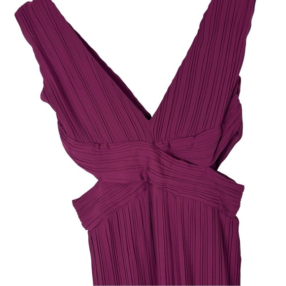 LULUS COMPELLING POISE BURGUNDY RED PLISSE CHIFFON CUTOUT SLEEVELESS MAXI DRESS - Picture 5 of 15